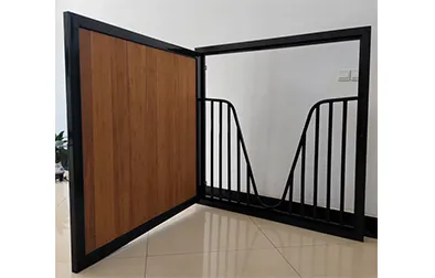 STRAIGHT WINDOW WITH STURDY BAMBOO